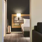 Hotel Moxy 4*