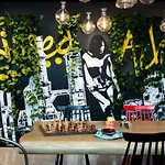 Hotel Moxy 4*
