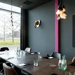 Moxy 4*