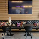 Moxy 4*