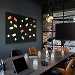 Moxy 4*