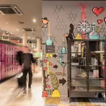 Moxy 4*