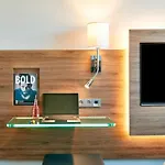Moxy 4*