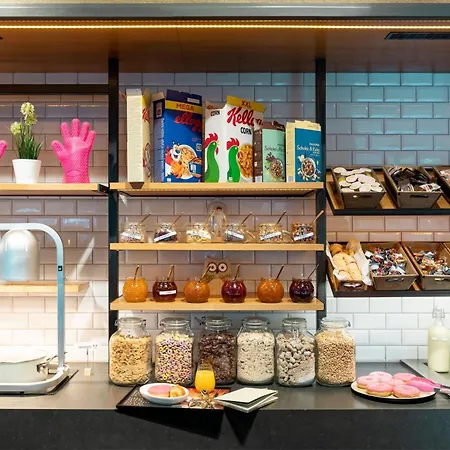 Hotel Moxy 4*