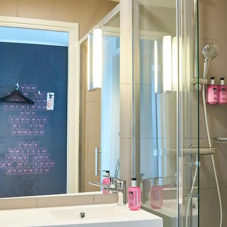 Moxy ホテル 4*