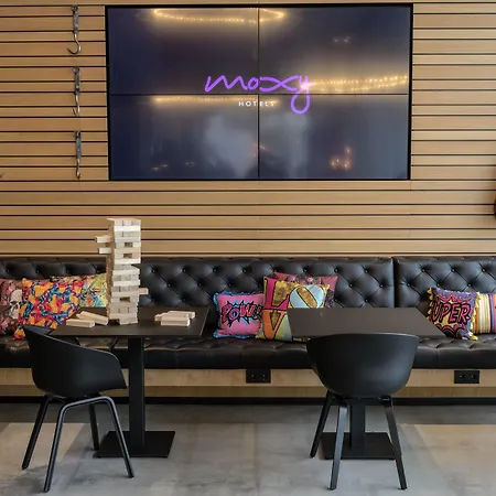Moxy 4*