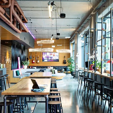 Moxy 4*
