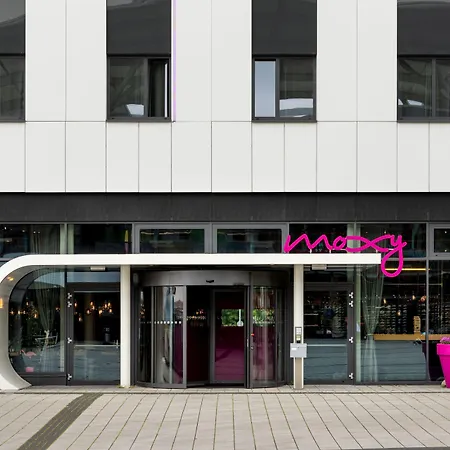 Hotel Moxy 4*