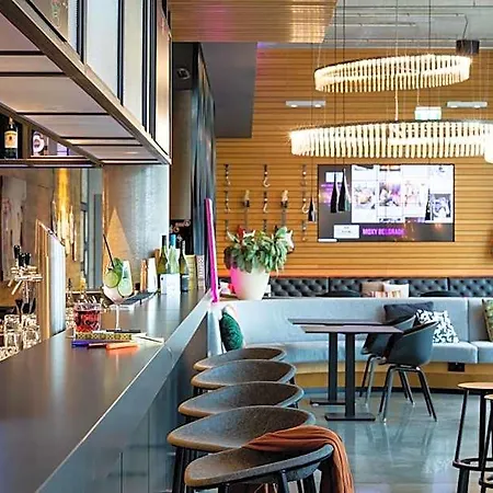 Moxy 4*
