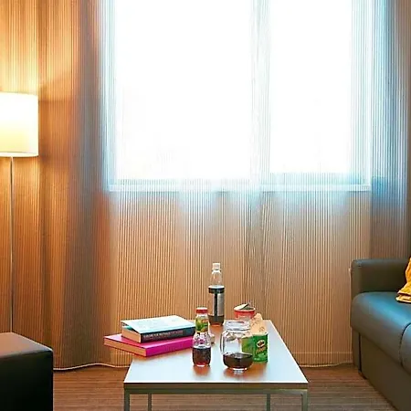 Moxy 4*