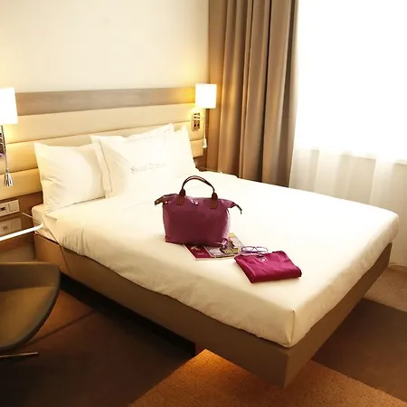 Moxy ホテル 4*