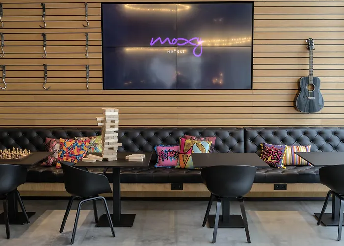 Moxy 4*